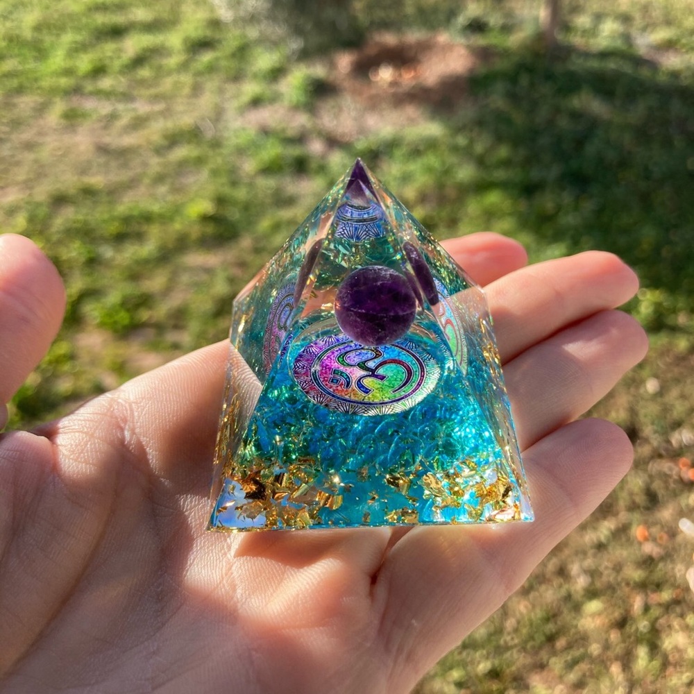 Amethyst energy generator Orgone Pyramid meditation tool